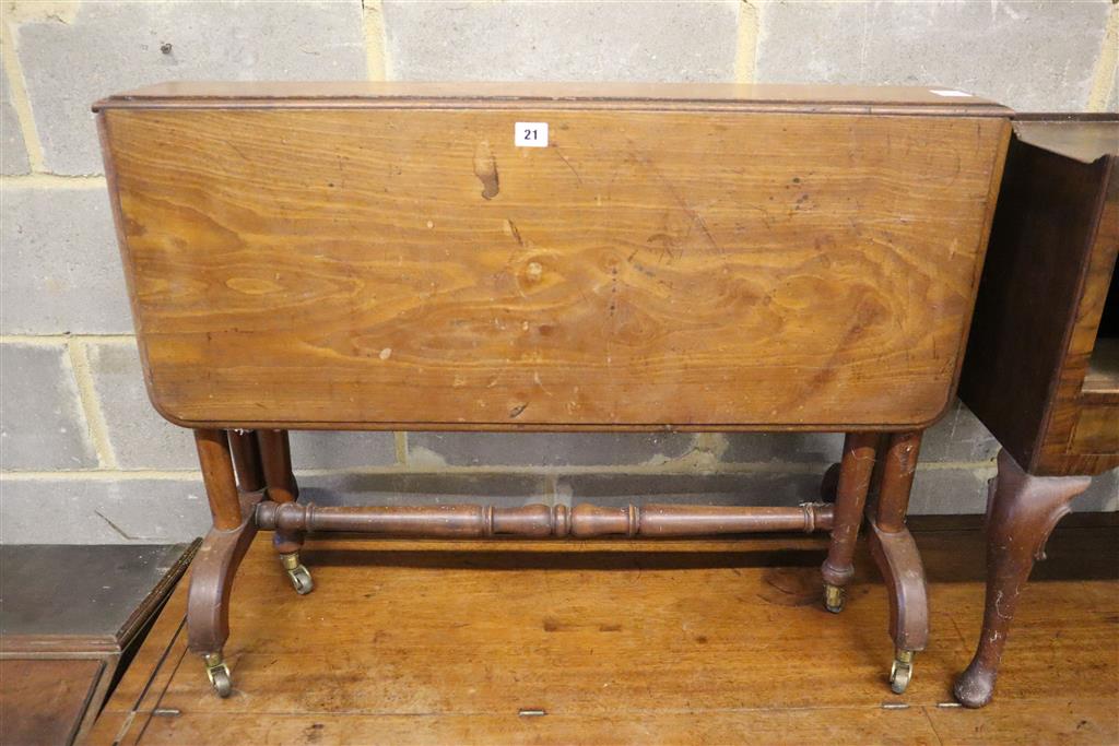 A Victorian mahogany Sutherland table, width 91cm, depth 35cm, height 67cm